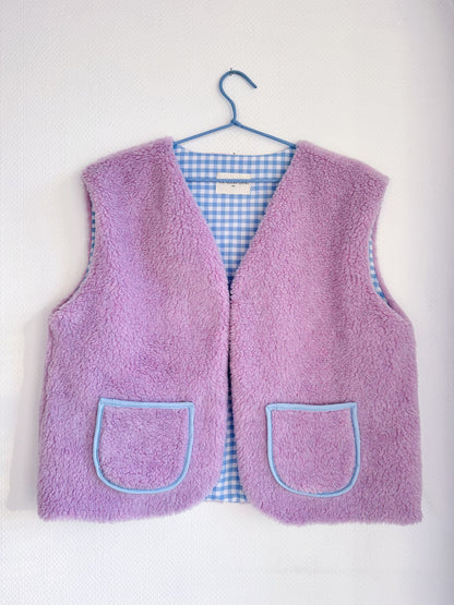 Le gilet réversible - sherpa mauve et doublure vichy - PRE-COMMANDE